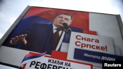 Բոսնիա և Հերցեգովինա – Նախընտրական պաստառ, որում Սերբական Հանրապետության նախագահ Միլորադ Դոդիկը կոչ է անում մասնակցել հանրաքվեի, 21-ը սեպտեմբերի, 2016թ․