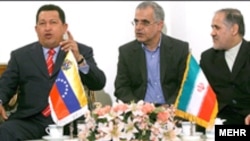 هوگوچاوز برای یک دیدار دو روزه وارد تهران شد.