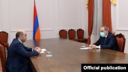 Встреча Никола Пашиняна (справа) с Эдмоном Марукяном,, 29 декабря 2020 г.