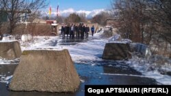 На сегодняшней встрече югоосетинская сторона так и не увидела запрашиваемых ею документов, которые подтверждали бы право собственности жителей грузинских сел на земельные участки, объявленные ими своими