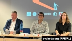 Віктар Шадурскі, Аляксандар Паршанкоў, Тацьцяна Якельчык (зьлева направа) на прэзэнтацыі кнігі «Няскоранае пакаленьне»