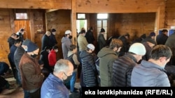 Местные мусульмане продолжат проводить молитвы в частном доме