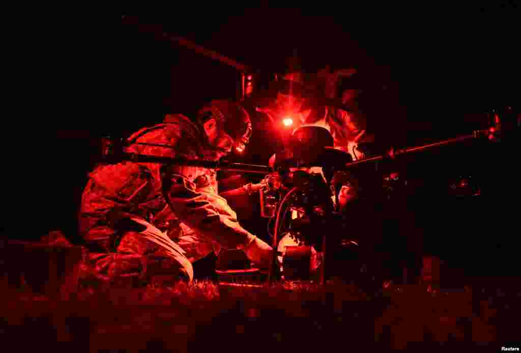 نیروهای اوکراینی یک پهپاد جنگی «ومپایر» را برای انجام عملیاتی در منطقه زاپوریژژیا آماده می‌کنند