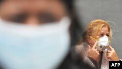  مسئولان شهر مکزيکو، پايتخت مکزيک، برای جلوگيری از شيوع ويروس آنفلوانزای خوکی، به رستوران ها دستور داده اند تا از نشستن مشتریان در محل جلوگيری کنند.