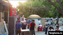 Халқ орасида "Навоий ярмаркаси" деб танилган дўконлар растасининг йиллик пул айланмаси юз миллионлаб АҚШ долларини ташкил қилгани айтилади.