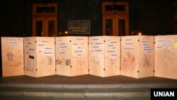 Під час акції з вимогою до президента України Володимира Зеленського не підписувати капітуляційних угод із Росією, й не погоджуватися на «формулу Штайнмаєра». Київ, 19 вересня 2019 року 