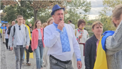 У Празі активісти свистіли, щоб Україну «почули»
