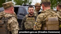 Ուկրաինայի նախագահ Վլադիմիր Զելենսկին Խարկովում այցելում է ուկրաինական զինված ուժերի դիրքեր, 29-ը մայիսի, 2022թ.