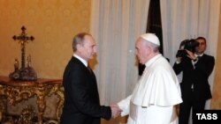 Папа римский Франциск и Владимир Путин. 25.11.2013, Ватикан