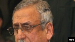 فاضی محمد فاروق، رییس کمیسیون انتخابات پاکستان خبر تعویق انتخابات را اعلام کرد.