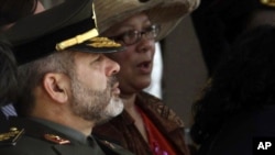 احمد وحیدی، وزیر دفاع ایران در مراسم آکادمی نظامی ائتلاف «آلبا»، سانتا کروز بولیوی، ۳۱ مه ۲۰۱۱