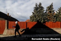 Nogradi delivers newsletters in Dunabogdany on February 2.