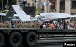 БПЛА Bayraktar під час репетиції параду до Дня Незалежності України в центрі Києва, серпень 2021 року