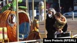 Крайний срок легального прерывания беременности в Черногории — 10 недель, при этом доступ к соответствующему тестированию ограничен. Но черногорские женщины едут в соседнюю Сербию или иным образом уклоняются от таких директив в отношении тестирований для определения пола плода.