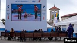 73-летний учитель физкультуры убежден, что попасть на Олимпиаду – это мечта любого человека, даже далекого от спорта. Роланд Джабиев с упоением предвкушает, как будет наблюдать за соревнованиями по биатлону, прыжкам с трамплина и стремительными спусками горнолыжников