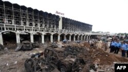 حمله به هتل ماريوت، تنها چند ساعت پس از آن صورت گرفت که آصف علی زرداری، نخستين نطق پارلمانی خود را انجام داد و در آن خواستار ريشه کنی تروريسم شد. (عکس: AFP)