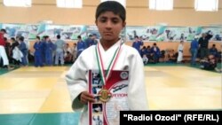 Ҳасан Ғафуров, гӯштигири ҷавони тоҷик