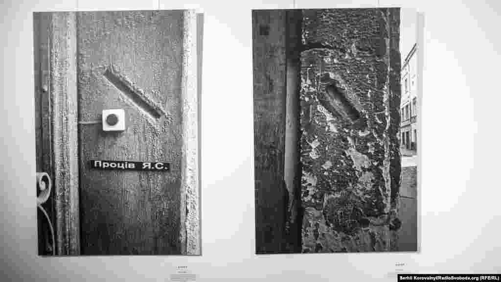 Фотографії Ігоря Гільбо, на яких зображені сліди від мезузи (сувію з цитатою молитви, що кріпився біля вхідних дверей єврейського будинку. Світлини зроблені у Львові та Коломиї