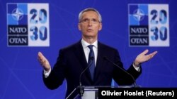 «Нам потрібно нарощувати зусилля і робити більше для цих країн», – сказав Столтенберґ