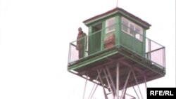 Армения - Российский пограничник на наблюдательном пункте на армяно-турецкой границе