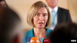 موگرینی گفته است «ما هم به طور برابر به تمامی تعهدات داده‌شده از جمله تحریم‌های برچیده‌شده در ارتباط با برنامه اتمی متعهد هستیم»