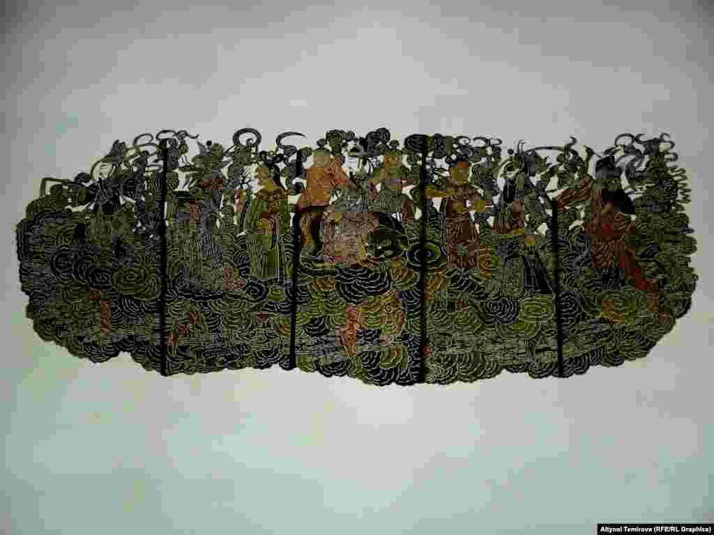 Жемиштерге, гүлдөргө толгон тоо бети.