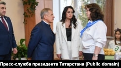 Розалия Козловская (по центру) с Рустамом Миннихановым. Ноябрь 2024 года