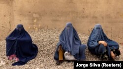 Раніше ООН і правозахисні групи звинувачували «Талібан» у порушенні обіцянок щодо прав жінок та в запровадженні «широких обмежень» проти ЗМІ і свободи слова