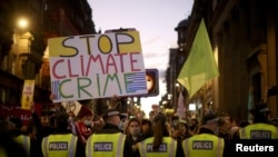تظاهرات کنشگران و فعالان محیط زیست در گلاسگو، همزمان با نشست تغییرات اقلیمی سازمان ملل در این شهر