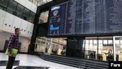 روند خروج سرمایه از بازار بورس و سقوط شاخص کل از چند ماه گذشته ادامه داشته، اما در دوران اعتراضات روند شتابانی گرفته است