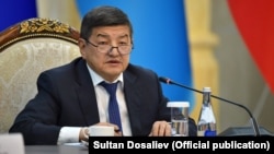 Акылбек Жапаров.