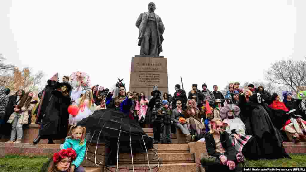 Групове фото учасників маршу з Тарасом Григоровичем