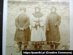 Мешканці Пужників до 1939 року. Світлина із сайту puzniki.pl