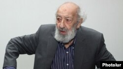 Ара Гюлер на пресс-конференции в Ереване, июнь 2013 г․ 