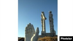 Памятник армяно-турецкой дружбе в Карсе