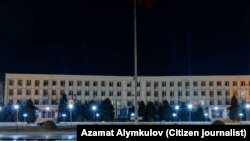 Ош шаардык мэриясы жана Президенттин Ош облусундагы өкүлчүлүгү жайгашкан имарат. Иллюстрациялык сүрөт.