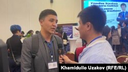 "Азаттыктын" журналисттери Айбек Бийбосунов менен Токтосун Шамбетов.