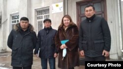 Бостери айылынын жетекчилиги Саламаттык сактоо министрлигинин бөлүм башчысы Айнура Акматова менен.