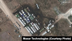 Нові супутникові знімки російської військової техніки на кордоні з Україною – фотогалерея
