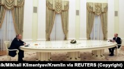 Російський лідер Володимир Путін (л) прийняв канцлера Німеччини Олафа Шольца за лічені дні до початку повномасштабного вторгнення РФ в Україну, Москва, 15 лютого 2022 року