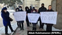 Мамлекеттик ипотеканын үстөк пайызын төмөндөтүү тууралуу талап менен уюштурулган пикет. 2020-жылдын 23-декабры.