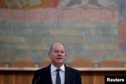 Шольц виступає у Карловому університеті