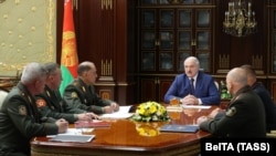 Действията на Циманоуска засилиха напрежението с Минск в момент, когато Европейският съюз обвини президента Александър Лукашенко, че използва мигранти, за да отвърне на санкциите на ЕС