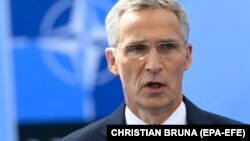 Генсекретар НАТО заявляє, що Росія порушує договір, але він не бачить підстав стверджувати, що у відповідь на це країни-союзниці розміщуватимуть більше ядерної зброї в Європі