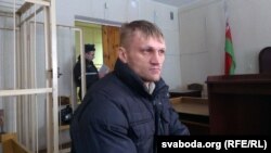 Сяргей Каваленка ў залі суду