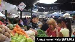 Ошский рынок, Бишкек, 15 июля 2011 года.