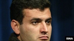 عبدالله مؤمنی در حال حاضر در حال گذراندن محکومیت چهار سال و ۱۱ ماه خویش در بند ۳۵۰ زندان اوین است.