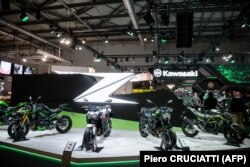 شماری از تولیدات کاوازاکی در غرفه این شرکت در نمایشگاه موتورسیکلت میلان