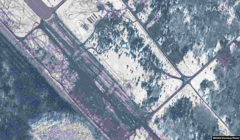 Аеродром Зябрівка в Білорусі, звідки відбули російські сухопутні війська, 15 лютого. Компанія Maxar повідомляє, що їхнє актуальне місцезнаходження невідоме
