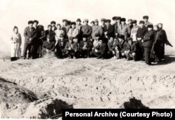 “Agzybirligiň” agzalary 1990-njy ýylyň 14-nji ýanwarynda Gökdepe galasynyň Hatyra gününe jemlendiler.